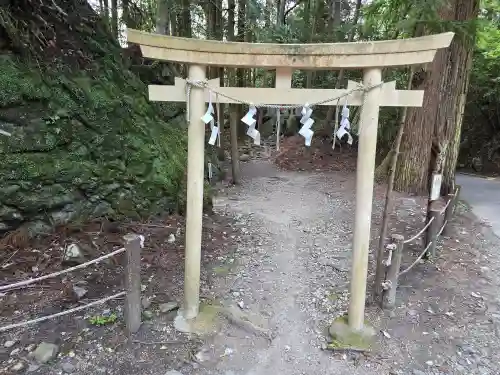 室生龍穴神社 天の岩戸(奈良県)