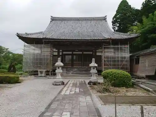 立勝寺の本殿