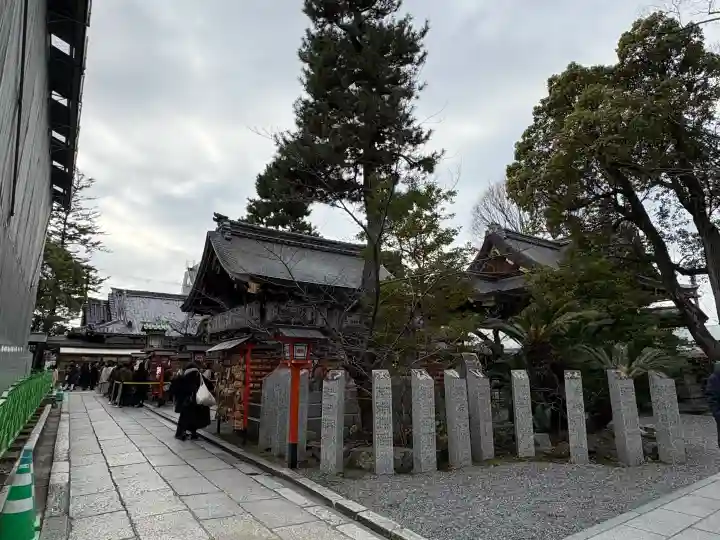 安井金比羅宮の{uncategorized: "未分類", other: "その他", undefined: "問題あり", building: "その他建物", grave: "お墓", sacred_gate: "鳥居", guardian: "狛犬", statue: "像", buddha: "仏像", history: "歴史", nature: "自然", garden: "庭園", animal: "動物", pagoda: "塔", temizu: "手水舎", mountain_gate: "山門・神門", sanctuary: "本殿・本堂", subordinate: "末社・摂社", art: "芸術", scenery: "景色", jizo: "地蔵", ema: "絵馬", goshuin: "御朱印", omikuji: "おみくじ", items: "授与品その他", amulet: "お守り", goshuincho: "御朱印帳", eats: "食事", festival: "お祭り", votive_dance: "神楽", shichigosan: "七五三参", wedding: "結婚式", experience: "体験その他", initially: "初詣", around: "周辺", anti_infection: "感染症対策"}