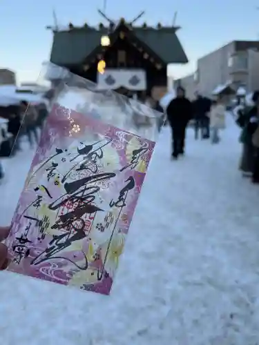 札幌諏訪神社の{uncategorized: "未分類", other: "その他", undefined: "問題あり", building: "その他建物", grave: "お墓", sacred_gate: "鳥居", guardian: "狛犬", statue: "像", buddha: "仏像", history: "歴史", nature: "自然", garden: "庭園", animal: "動物", pagoda: "塔", temizu: "手水舎", mountain_gate: "山門・神門", sanctuary: "本殿・本堂", subordinate: "末社・摂社", art: "芸術", scenery: "景色", jizo: "地蔵", ema: "絵馬", goshuin: "御朱印", omikuji: "おみくじ", items: "授与品その他", amulet: "お守り", goshuincho: "御朱印帳", eats: "食事", festival: "お祭り", votive_dance: "神楽", shichigosan: "七五三参", wedding: "結婚式", experience: "体験その他", initially: "初詣", around: "周辺", anti_infection: "感染症対策"}