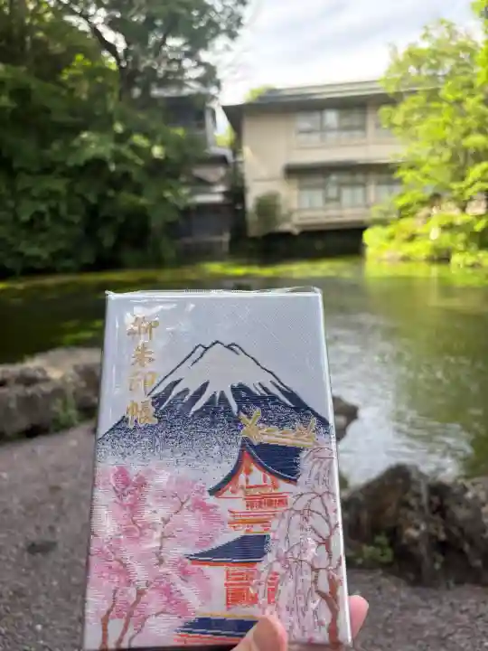 富士山本宮浅間大社の{uncategorized: "未分類", other: "その他", undefined: "問題あり", building: "その他建物", grave: "お墓", sacred_gate: "鳥居", guardian: "狛犬", statue: "像", buddha: "仏像", history: "歴史", nature: "自然", garden: "庭園", animal: "動物", pagoda: "塔", temizu: "手水舎", mountain_gate: "山門・神門", sanctuary: "本殿・本堂", subordinate: "末社・摂社", art: "芸術", scenery: "景色", jizo: "地蔵", ema: "絵馬", goshuin: "御朱印", omikuji: "おみくじ", items: "授与品その他", amulet: "お守り", goshuincho: "御朱印帳", eats: "食事", festival: "お祭り", votive_dance: "神楽", shichigosan: "七五三参", wedding: "結婚式", experience: "体験その他", initially: "初詣", around: "周辺", anti_infection: "感染症対策"}