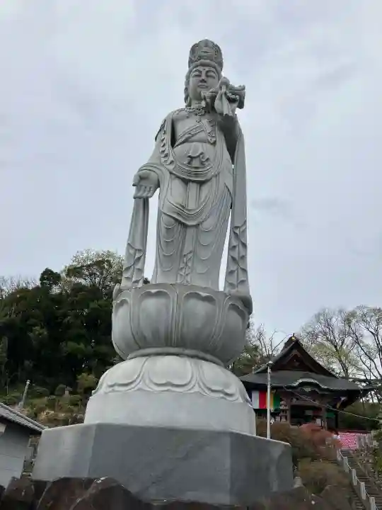 埼玉厄除け開運大師・龍泉寺(切り絵御朱印発祥の寺)の{uncategorized: "未分類", other: "その他", undefined: "問題あり", building: "その他建物", grave: "お墓", sacred_gate: "鳥居", guardian: "狛犬", statue: "像", buddha: "仏像", history: "歴史", nature: "自然", garden: "庭園", animal: "動物", pagoda: "塔", temizu: "手水舎", mountain_gate: "山門・神門", sanctuary: "本殿・本堂", subordinate: "末社・摂社", art: "芸術", scenery: "景色", jizo: "地蔵", ema: "絵馬", goshuin: "御朱印", omikuji: "おみくじ", items: "授与品その他", amulet: "お守り", goshuincho: "御朱印帳", eats: "食事", festival: "お祭り", votive_dance: "神楽", shichigosan: "七五三参", wedding: "結婚式", experience: "体験その他", initially: "初詣", around: "周辺", anti_infection: "感染症対策"}
