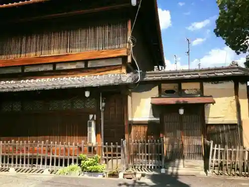 源九郎稲荷神社の建物その他