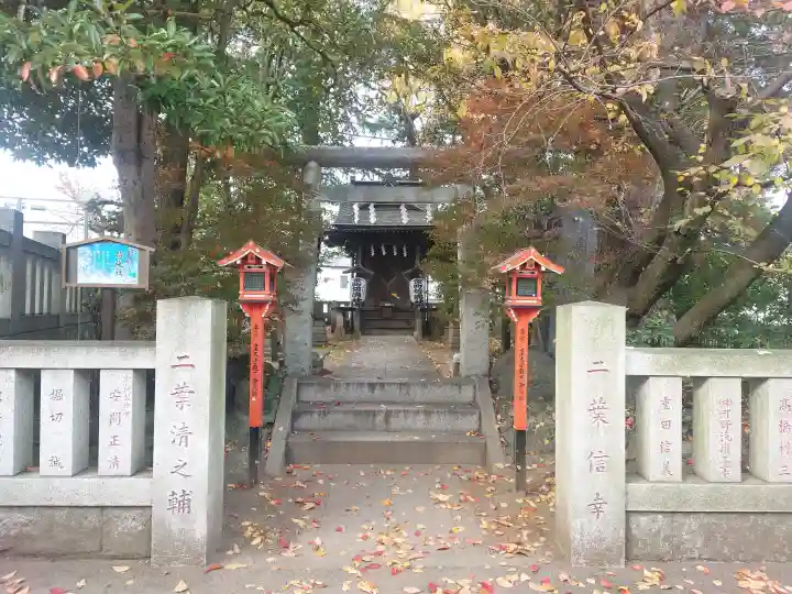 葛西神社の{uncategorized: "未分類", other: "その他", undefined: "問題あり", building: "その他建物", grave: "お墓", sacred_gate: "鳥居", guardian: "狛犬", statue: "像", buddha: "仏像", history: "歴史", nature: "自然", garden: "庭園", animal: "動物", pagoda: "塔", temizu: "手水舎", mountain_gate: "山門・神門", sanctuary: "本殿・本堂", subordinate: "末社・摂社", art: "芸術", scenery: "景色", jizo: "地蔵", ema: "絵馬", goshuin: "御朱印", omikuji: "おみくじ", items: "授与品その他", amulet: "お守り", goshuincho: "御朱印帳", eats: "食事", festival: "お祭り", votive_dance: "神楽", shichigosan: "七五三参", wedding: "結婚式", experience: "体験その他", initially: "初詣", around: "周辺", anti_infection: "感染症対策"}