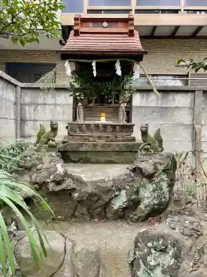 戸田稲荷神社の{uncategorized: "未分類", other: "その他", undefined: "問題あり", building: "その他建物", grave: "お墓", sacred_gate: "鳥居", guardian: "狛犬", statue: "像", buddha: "仏像", history: "歴史", nature: "自然", garden: "庭園", animal: "動物", pagoda: "塔", temizu: "手水舎", mountain_gate: "山門・神門", sanctuary: "本殿・本堂", subordinate: "末社・摂社", art: "芸術", scenery: "景色", jizo: "地蔵", ema: "絵馬", goshuin: "御朱印", omikuji: "おみくじ", items: "授与品その他", amulet: "お守り", goshuincho: "御朱印帳", eats: "食事", festival: "お祭り", votive_dance: "神楽", shichigosan: "七五三参", wedding: "結婚式", experience: "体験その他", initially: "初詣", around: "周辺", anti_infection: "感染症対策"}