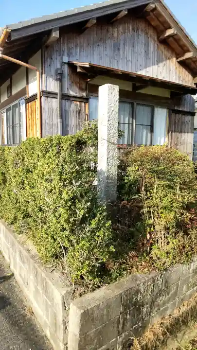 饒速日命墳墓の{uncategorized: "未分類", other: "その他", undefined: "問題あり", building: "その他建物", grave: "お墓", sacred_gate: "鳥居", guardian: "狛犬", statue: "像", buddha: "仏像", history: "歴史", nature: "自然", garden: "庭園", animal: "動物", pagoda: "塔", temizu: "手水舎", mountain_gate: "山門・神門", sanctuary: "本殿・本堂", subordinate: "末社・摂社", art: "芸術", scenery: "景色", jizo: "地蔵", ema: "絵馬", goshuin: "御朱印", omikuji: "おみくじ", items: "授与品その他", amulet: "お守り", goshuincho: "御朱印帳", eats: "食事", festival: "お祭り", votive_dance: "神楽", shichigosan: "七五三参", wedding: "結婚式", experience: "体験その他", initially: "初詣", around: "周辺", anti_infection: "感染症対策"}