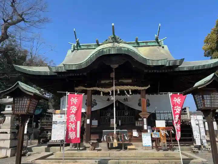 亀山八幡宮(久保八幡神社)の{uncategorized: "未分類", other: "その他", undefined: "問題あり", building: "その他建物", grave: "お墓", sacred_gate: "鳥居", guardian: "狛犬", statue: "像", buddha: "仏像", history: "歴史", nature: "自然", garden: "庭園", animal: "動物", pagoda: "塔", temizu: "手水舎", mountain_gate: "山門・神門", sanctuary: "本殿・本堂", subordinate: "末社・摂社", art: "芸術", scenery: "景色", jizo: "地蔵", ema: "絵馬", goshuin: "御朱印", omikuji: "おみくじ", items: "授与品その他", amulet: "お守り", goshuincho: "御朱印帳", eats: "食事", festival: "お祭り", votive_dance: "神楽", shichigosan: "七五三参", wedding: "結婚式", experience: "体験その他", initially: "初詣", around: "周辺", anti_infection: "感染症対策"}