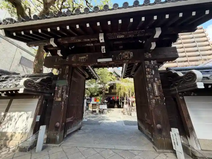 頂法寺(六角堂)の{uncategorized: "未分類", other: "その他", undefined: "問題あり", building: "その他建物", grave: "お墓", sacred_gate: "鳥居", guardian: "狛犬", statue: "像", buddha: "仏像", history: "歴史", nature: "自然", garden: "庭園", animal: "動物", pagoda: "塔", temizu: "手水舎", mountain_gate: "山門・神門", sanctuary: "本殿・本堂", subordinate: "末社・摂社", art: "芸術", scenery: "景色", jizo: "地蔵", ema: "絵馬", goshuin: "御朱印", omikuji: "おみくじ", items: "授与品その他", amulet: "お守り", goshuincho: "御朱印帳", eats: "食事", festival: "お祭り", votive_dance: "神楽", shichigosan: "七五三参", wedding: "結婚式", experience: "体験その他", initially: "初詣", around: "周辺", anti_infection: "感染症対策"}