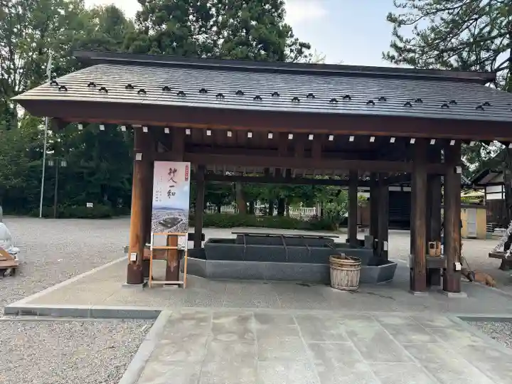 射水神社の手水舎