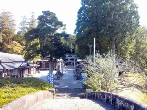 西寒多神社の建物その他