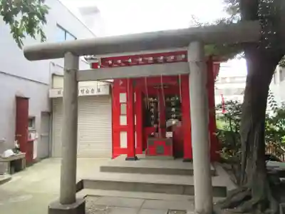津軽稲荷神社の鳥居