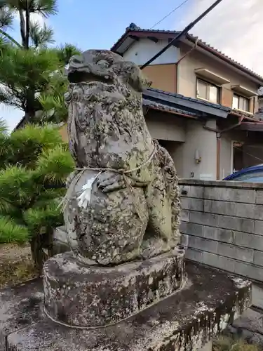 皇美屋神社の狛犬