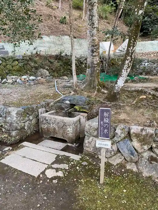 月読神社(松尾大社摂社)の手水舎