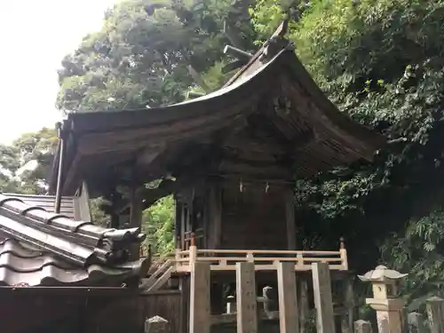 石上布都魂神社の本殿