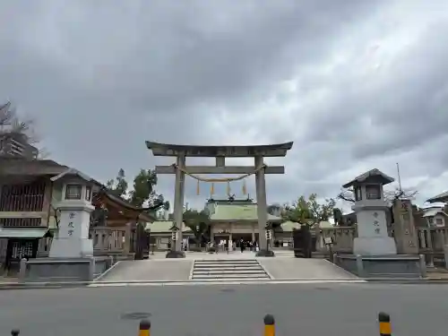 難波大社　生國魂神社の{uncategorized: "未分類", other: "その他", undefined: "問題あり", building: "その他建物", grave: "お墓", sacred_gate: "鳥居", guardian: "狛犬", statue: "像", buddha: "仏像", history: "歴史", nature: "自然", garden: "庭園", animal: "動物", pagoda: "塔", temizu: "手水舎", mountain_gate: "山門・神門", sanctuary: "本殿・本堂", subordinate: "末社・摂社", art: "芸術", scenery: "景色", jizo: "地蔵", ema: "絵馬", goshuin: "御朱印", omikuji: "おみくじ", items: "授与品その他", amulet: "お守り", goshuincho: "御朱印帳", eats: "食事", festival: "お祭り", votive_dance: "神楽", shichigosan: "七五三参", wedding: "結婚式", experience: "体験その他", initially: "初詣", around: "周辺", anti_infection: "感染症対策"}