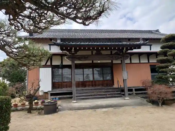 証興寺の{uncategorized: "未分類", other: "その他", undefined: "問題あり", building: "その他建物", grave: "お墓", sacred_gate: "鳥居", guardian: "狛犬", statue: "像", buddha: "仏像", history: "歴史", nature: "自然", garden: "庭園", animal: "動物", pagoda: "塔", temizu: "手水舎", mountain_gate: "山門・神門", sanctuary: "本殿・本堂", subordinate: "末社・摂社", art: "芸術", scenery: "景色", jizo: "地蔵", ema: "絵馬", goshuin: "御朱印", omikuji: "おみくじ", items: "授与品その他", amulet: "お守り", goshuincho: "御朱印帳", eats: "食事", festival: "お祭り", votive_dance: "神楽", shichigosan: "七五三参", wedding: "結婚式", experience: "体験その他", initially: "初詣", around: "周辺", anti_infection: "感染症対策"}