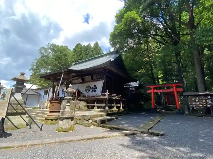 南湖神社の本殿・本堂