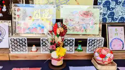 左側  干支御朱印 〜巳〜
中側  切り絵御朱印 鳥獣戯画〜春〜
右側  花手水御朱印