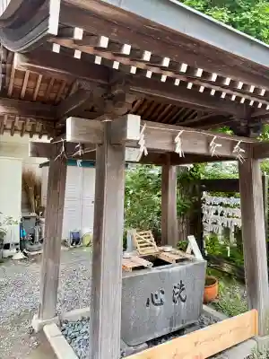 諏訪神社の{uncategorized: "未分類", other: "その他", undefined: "問題あり", building: "その他建物", grave: "お墓", sacred_gate: "鳥居", guardian: "狛犬", statue: "像", buddha: "仏像", history: "歴史", nature: "自然", garden: "庭園", animal: "動物", pagoda: "塔", temizu: "手水舎", mountain_gate: "山門・神門", sanctuary: "本殿・本堂", subordinate: "末社・摂社", art: "芸術", scenery: "景色", jizo: "地蔵", ema: "絵馬", goshuin: "御朱印", omikuji: "おみくじ", items: "授与品その他", amulet: "お守り", goshuincho: "御朱印帳", eats: "食事", festival: "お祭り", votive_dance: "神楽", shichigosan: "七五三参", wedding: "結婚式", experience: "体験その他", initially: "初詣", around: "周辺", anti_infection: "感染症対策"}