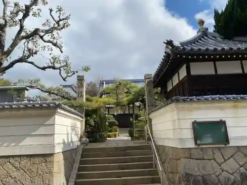 海福寺の{uncategorized: "未分類", other: "その他", undefined: "問題あり", building: "その他建物", grave: "お墓", sacred_gate: "鳥居", guardian: "狛犬", statue: "像", buddha: "仏像", history: "歴史", nature: "自然", garden: "庭園", animal: "動物", pagoda: "塔", temizu: "手水舎", mountain_gate: "山門・神門", sanctuary: "本殿・本堂", subordinate: "末社・摂社", art: "芸術", scenery: "景色", jizo: "地蔵", ema: "絵馬", goshuin: "御朱印", omikuji: "おみくじ", items: "授与品その他", amulet: "お守り", goshuincho: "御朱印帳", eats: "食事", festival: "お祭り", votive_dance: "神楽", shichigosan: "七五三参", wedding: "結婚式", experience: "体験その他", initially: "初詣", around: "周辺", anti_infection: "感染症対策"}