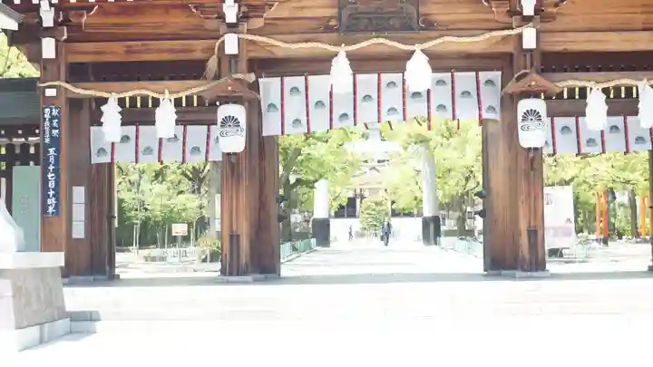 湊川神社の山門・神門