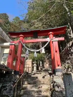 湯之山神社の{uncategorized: "未分類", other: "その他", undefined: "問題あり", building: "その他建物", grave: "お墓", sacred_gate: "鳥居", guardian: "狛犬", statue: "像", buddha: "仏像", history: "歴史", nature: "自然", garden: "庭園", animal: "動物", pagoda: "塔", temizu: "手水舎", mountain_gate: "山門・神門", sanctuary: "本殿・本堂", subordinate: "末社・摂社", art: "芸術", scenery: "景色", jizo: "地蔵", ema: "絵馬", goshuin: "御朱印", omikuji: "おみくじ", items: "授与品その他", amulet: "お守り", goshuincho: "御朱印帳", eats: "食事", festival: "お祭り", votive_dance: "神楽", shichigosan: "七五三参", wedding: "結婚式", experience: "体験その他", initially: "初詣", around: "周辺", anti_infection: "感染症対策"}