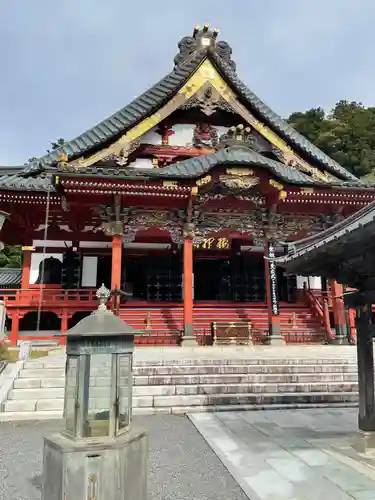 久遠寺の本殿・本堂