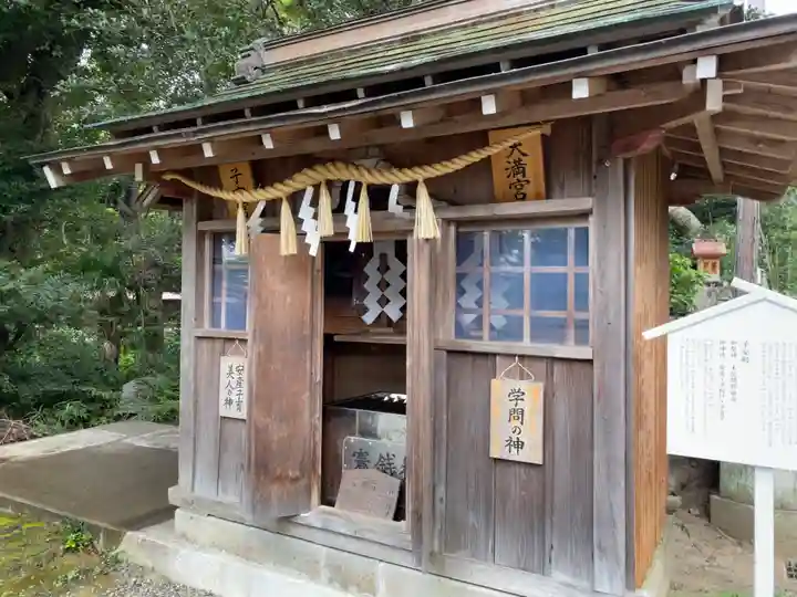 鶴峯八幡宮の末社・摂社
