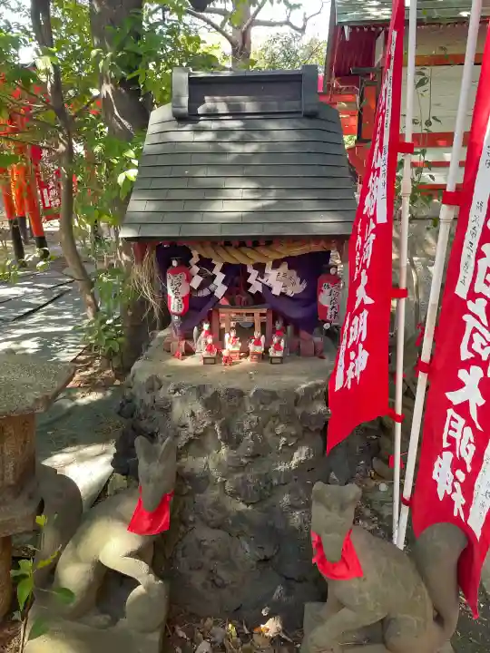 東伏見稲荷神社の{uncategorized: "未分類", other: "その他", undefined: "問題あり", building: "その他建物", grave: "お墓", sacred_gate: "鳥居", guardian: "狛犬", statue: "像", buddha: "仏像", history: "歴史", nature: "自然", garden: "庭園", animal: "動物", pagoda: "塔", temizu: "手水舎", mountain_gate: "山門・神門", sanctuary: "本殿・本堂", subordinate: "末社・摂社", art: "芸術", scenery: "景色", jizo: "地蔵", ema: "絵馬", goshuin: "御朱印", omikuji: "おみくじ", items: "授与品その他", amulet: "お守り", goshuincho: "御朱印帳", eats: "食事", festival: "お祭り", votive_dance: "神楽", shichigosan: "七五三参", wedding: "結婚式", experience: "体験その他", initially: "初詣", around: "周辺", anti_infection: "感染症対策"}