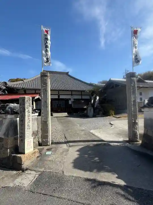 来応寺の{uncategorized: "未分類", other: "その他", undefined: "問題あり", building: "その他建物", grave: "お墓", sacred_gate: "鳥居", guardian: "狛犬", statue: "像", buddha: "仏像", history: "歴史", nature: "自然", garden: "庭園", animal: "動物", pagoda: "塔", temizu: "手水舎", mountain_gate: "山門・神門", sanctuary: "本殿・本堂", subordinate: "末社・摂社", art: "芸術", scenery: "景色", jizo: "地蔵", ema: "絵馬", goshuin: "御朱印", omikuji: "おみくじ", items: "授与品その他", amulet: "お守り", goshuincho: "御朱印帳", eats: "食事", festival: "お祭り", votive_dance: "神楽", shichigosan: "七五三参", wedding: "結婚式", experience: "体験その他", initially: "初詣", around: "周辺", anti_infection: "感染症対策"}
