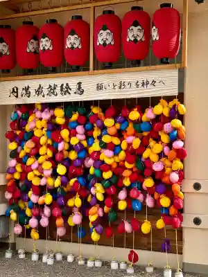 今宮戎神社の{uncategorized: "未分類", other: "その他", undefined: "問題あり", building: "その他建物", grave: "お墓", sacred_gate: "鳥居", guardian: "狛犬", statue: "像", buddha: "仏像", history: "歴史", nature: "自然", garden: "庭園", animal: "動物", pagoda: "塔", temizu: "手水舎", mountain_gate: "山門・神門", sanctuary: "本殿・本堂", subordinate: "末社・摂社", art: "芸術", scenery: "景色", jizo: "地蔵", ema: "絵馬", goshuin: "御朱印", omikuji: "おみくじ", items: "授与品その他", amulet: "お守り", goshuincho: "御朱印帳", eats: "食事", festival: "お祭り", votive_dance: "神楽", shichigosan: "七五三参", wedding: "結婚式", experience: "体験その他", initially: "初詣", around: "周辺", anti_infection: "感染症対策"}