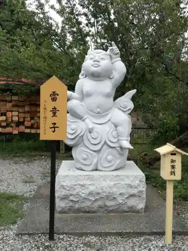 雷電神社の像