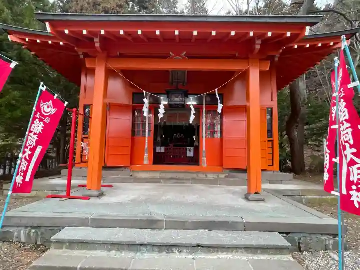 鶴若稲荷神社の{uncategorized: "未分類", other: "その他", undefined: "問題あり", building: "その他建物", grave: "お墓", sacred_gate: "鳥居", guardian: "狛犬", statue: "像", buddha: "仏像", history: "歴史", nature: "自然", garden: "庭園", animal: "動物", pagoda: "塔", temizu: "手水舎", mountain_gate: "山門・神門", sanctuary: "本殿・本堂", subordinate: "末社・摂社", art: "芸術", scenery: "景色", jizo: "地蔵", ema: "絵馬", goshuin: "御朱印", omikuji: "おみくじ", items: "授与品その他", amulet: "お守り", goshuincho: "御朱印帳", eats: "食事", festival: "お祭り", votive_dance: "神楽", shichigosan: "七五三参", wedding: "結婚式", experience: "体験その他", initially: "初詣", around: "周辺", anti_infection: "感染症対策"}
