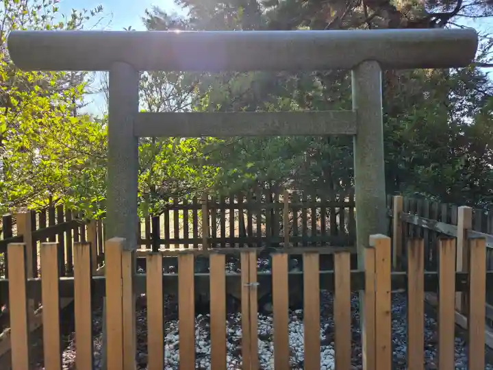 十社大神の{uncategorized: "未分類", other: "その他", undefined: "問題あり", building: "その他建物", grave: "お墓", sacred_gate: "鳥居", guardian: "狛犬", statue: "像", buddha: "仏像", history: "歴史", nature: "自然", garden: "庭園", animal: "動物", pagoda: "塔", temizu: "手水舎", mountain_gate: "山門・神門", sanctuary: "本殿・本堂", subordinate: "末社・摂社", art: "芸術", scenery: "景色", jizo: "地蔵", ema: "絵馬", goshuin: "御朱印", omikuji: "おみくじ", items: "授与品その他", amulet: "お守り", goshuincho: "御朱印帳", eats: "食事", festival: "お祭り", votive_dance: "神楽", shichigosan: "七五三参", wedding: "結婚式", experience: "体験その他", initially: "初詣", around: "周辺", anti_infection: "感染症対策"}