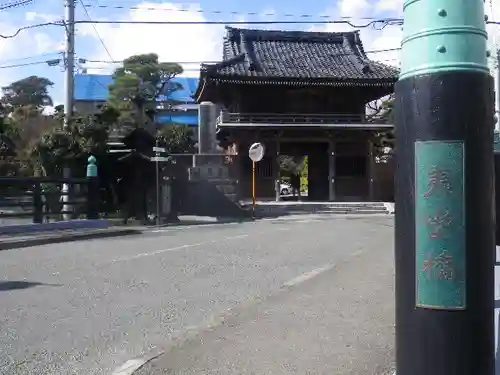 本覚寺の山門