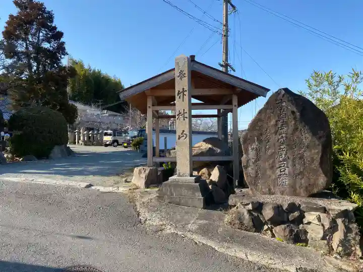 八幡寺の{uncategorized: "未分類", other: "その他", undefined: "問題あり", building: "その他建物", grave: "お墓", sacred_gate: "鳥居", guardian: "狛犬", statue: "像", buddha: "仏像", history: "歴史", nature: "自然", garden: "庭園", animal: "動物", pagoda: "塔", temizu: "手水舎", mountain_gate: "山門・神門", sanctuary: "本殿・本堂", subordinate: "末社・摂社", art: "芸術", scenery: "景色", jizo: "地蔵", ema: "絵馬", goshuin: "御朱印", omikuji: "おみくじ", items: "授与品その他", amulet: "お守り", goshuincho: "御朱印帳", eats: "食事", festival: "お祭り", votive_dance: "神楽", shichigosan: "七五三参", wedding: "結婚式", experience: "体験その他", initially: "初詣", around: "周辺", anti_infection: "感染症対策"}