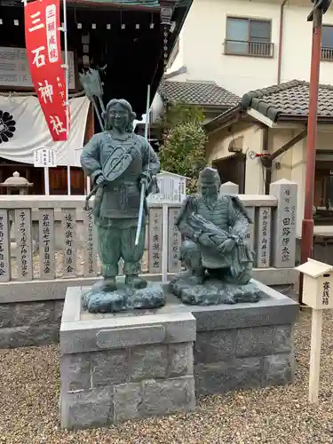 三石神社の像