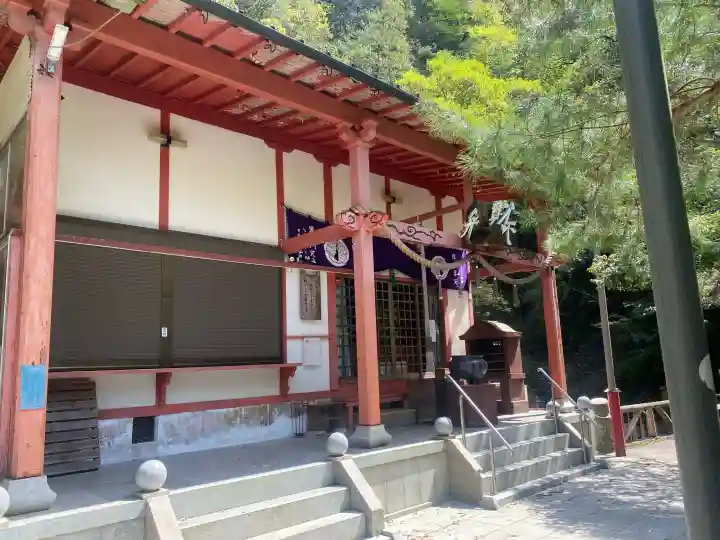 満願滝弁財天の{uncategorized: "未分類", other: "その他", undefined: "問題あり", building: "その他建物", grave: "お墓", sacred_gate: "鳥居", guardian: "狛犬", statue: "像", buddha: "仏像", history: "歴史", nature: "自然", garden: "庭園", animal: "動物", pagoda: "塔", temizu: "手水舎", mountain_gate: "山門・神門", sanctuary: "本殿・本堂", subordinate: "末社・摂社", art: "芸術", scenery: "景色", jizo: "地蔵", ema: "絵馬", goshuin: "御朱印", omikuji: "おみくじ", items: "授与品その他", amulet: "お守り", goshuincho: "御朱印帳", eats: "食事", festival: "お祭り", votive_dance: "神楽", shichigosan: "七五三参", wedding: "結婚式", experience: "体験その他", initially: "初詣", around: "周辺", anti_infection: "感染症対策"}