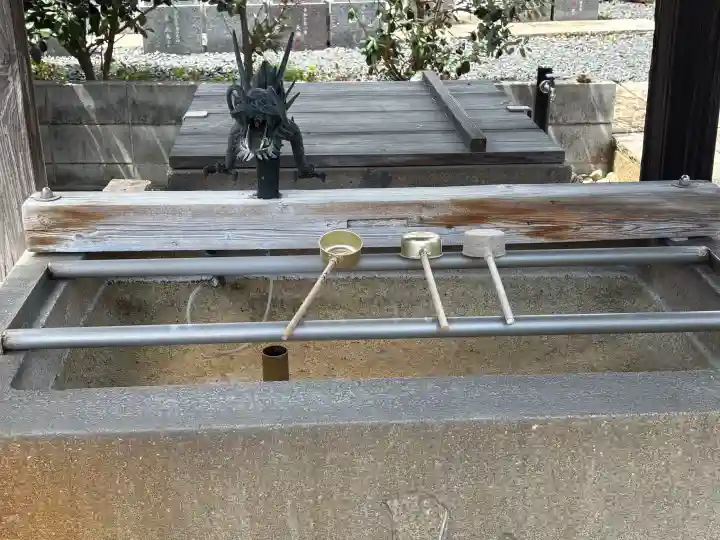 新善光寺の{uncategorized: "未分類", other: "その他", undefined: "問題あり", building: "その他建物", grave: "お墓", sacred_gate: "鳥居", guardian: "狛犬", statue: "像", buddha: "仏像", history: "歴史", nature: "自然", garden: "庭園", animal: "動物", pagoda: "塔", temizu: "手水舎", mountain_gate: "山門・神門", sanctuary: "本殿・本堂", subordinate: "末社・摂社", art: "芸術", scenery: "景色", jizo: "地蔵", ema: "絵馬", goshuin: "御朱印", omikuji: "おみくじ", items: "授与品その他", amulet: "お守り", goshuincho: "御朱印帳", eats: "食事", festival: "お祭り", votive_dance: "神楽", shichigosan: "七五三参", wedding: "結婚式", experience: "体験その他", initially: "初詣", around: "周辺", anti_infection: "感染症対策"}