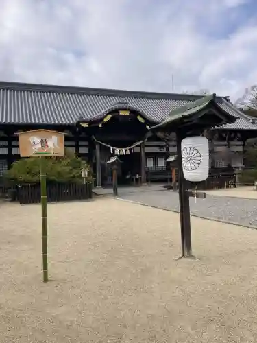 誉田八幡宮の{uncategorized: "未分類", other: "その他", undefined: "問題あり", building: "その他建物", grave: "お墓", sacred_gate: "鳥居", guardian: "狛犬", statue: "像", buddha: "仏像", history: "歴史", nature: "自然", garden: "庭園", animal: "動物", pagoda: "塔", temizu: "手水舎", mountain_gate: "山門・神門", sanctuary: "本殿・本堂", subordinate: "末社・摂社", art: "芸術", scenery: "景色", jizo: "地蔵", ema: "絵馬", goshuin: "御朱印", omikuji: "おみくじ", items: "授与品その他", amulet: "お守り", goshuincho: "御朱印帳", eats: "食事", festival: "お祭り", votive_dance: "神楽", shichigosan: "七五三参", wedding: "結婚式", experience: "体験その他", initially: "初詣", around: "周辺", anti_infection: "感染症対策"}