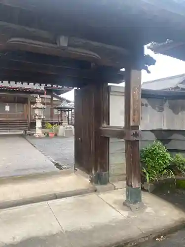 専念寺の山門