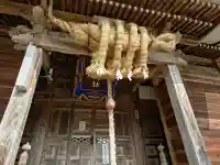 諏訪神社の{uncategorized: "未分類", other: "その他", undefined: "問題あり", building: "その他建物", grave: "お墓", sacred_gate: "鳥居", guardian: "狛犬", statue: "像", buddha: "仏像", history: "歴史", nature: "自然", garden: "庭園", animal: "動物", pagoda: "塔", temizu: "手水舎", mountain_gate: "山門・神門", sanctuary: "本殿・本堂", subordinate: "末社・摂社", art: "芸術", scenery: "景色", jizo: "地蔵", ema: "絵馬", goshuin: "御朱印", omikuji: "おみくじ", items: "授与品その他", amulet: "お守り", goshuincho: "御朱印帳", eats: "食事", festival: "お祭り", votive_dance: "神楽", shichigosan: "七五三参", wedding: "結婚式", experience: "体験その他", initially: "初詣", around: "周辺", anti_infection: "感染症対策"}