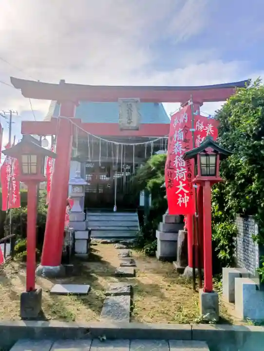 楠森稲荷神社の{uncategorized: "未分類", other: "その他", undefined: "問題あり", building: "その他建物", grave: "お墓", sacred_gate: "鳥居", guardian: "狛犬", statue: "像", buddha: "仏像", history: "歴史", nature: "自然", garden: "庭園", animal: "動物", pagoda: "塔", temizu: "手水舎", mountain_gate: "山門・神門", sanctuary: "本殿・本堂", subordinate: "末社・摂社", art: "芸術", scenery: "景色", jizo: "地蔵", ema: "絵馬", goshuin: "御朱印", omikuji: "おみくじ", items: "授与品その他", amulet: "お守り", goshuincho: "御朱印帳", eats: "食事", festival: "お祭り", votive_dance: "神楽", shichigosan: "七五三参", wedding: "結婚式", experience: "体験その他", initially: "初詣", around: "周辺", anti_infection: "感染症対策"}