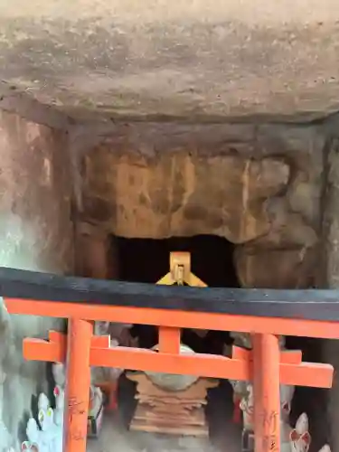 音次郎稲荷神社の{uncategorized: "未分類", other: "その他", undefined: "問題あり", building: "その他建物", grave: "お墓", sacred_gate: "鳥居", guardian: "狛犬", statue: "像", buddha: "仏像", history: "歴史", nature: "自然", garden: "庭園", animal: "動物", pagoda: "塔", temizu: "手水舎", mountain_gate: "山門・神門", sanctuary: "本殿・本堂", subordinate: "末社・摂社", art: "芸術", scenery: "景色", jizo: "地蔵", ema: "絵馬", goshuin: "御朱印", omikuji: "おみくじ", items: "授与品その他", amulet: "お守り", goshuincho: "御朱印帳", eats: "食事", festival: "お祭り", votive_dance: "神楽", shichigosan: "七五三参", wedding: "結婚式", experience: "体験その他", initially: "初詣", around: "周辺", anti_infection: "感染症対策"}