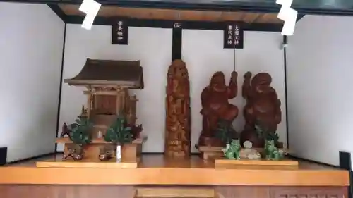 新屋山神社の建物その他