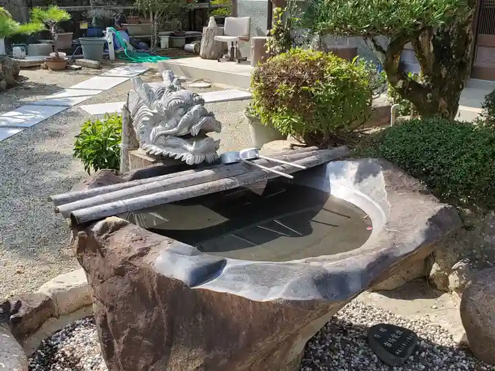 蓮花寺の手水舎