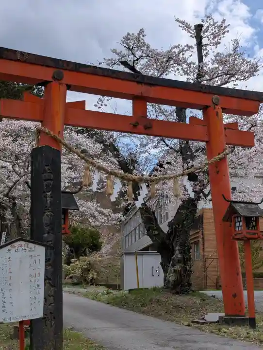 正一位 若草稲荷神社の{uncategorized: "未分類", other: "その他", undefined: "問題あり", building: "その他建物", grave: "お墓", sacred_gate: "鳥居", guardian: "狛犬", statue: "像", buddha: "仏像", history: "歴史", nature: "自然", garden: "庭園", animal: "動物", pagoda: "塔", temizu: "手水舎", mountain_gate: "山門・神門", sanctuary: "本殿・本堂", subordinate: "末社・摂社", art: "芸術", scenery: "景色", jizo: "地蔵", ema: "絵馬", goshuin: "御朱印", omikuji: "おみくじ", items: "授与品その他", amulet: "お守り", goshuincho: "御朱印帳", eats: "食事", festival: "お祭り", votive_dance: "神楽", shichigosan: "七五三参", wedding: "結婚式", experience: "体験その他", initially: "初詣", around: "周辺", anti_infection: "感染症対策"}
