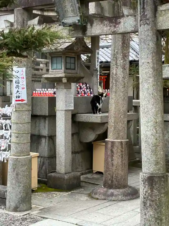伏見稲荷大社の{uncategorized: "未分類", other: "その他", undefined: "問題あり", building: "その他建物", grave: "お墓", sacred_gate: "鳥居", guardian: "狛犬", statue: "像", buddha: "仏像", history: "歴史", nature: "自然", garden: "庭園", animal: "動物", pagoda: "塔", temizu: "手水舎", mountain_gate: "山門・神門", sanctuary: "本殿・本堂", subordinate: "末社・摂社", art: "芸術", scenery: "景色", jizo: "地蔵", ema: "絵馬", goshuin: "御朱印", omikuji: "おみくじ", items: "授与品その他", amulet: "お守り", goshuincho: "御朱印帳", eats: "食事", festival: "お祭り", votive_dance: "神楽", shichigosan: "七五三参", wedding: "結婚式", experience: "体験その他", initially: "初詣", around: "周辺", anti_infection: "感染症対策"}
