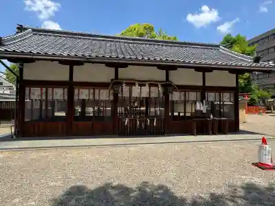 率川神社(大神神社摂社)の{uncategorized: "未分類", other: "その他", undefined: "問題あり", building: "その他建物", grave: "お墓", sacred_gate: "鳥居", guardian: "狛犬", statue: "像", buddha: "仏像", history: "歴史", nature: "自然", garden: "庭園", animal: "動物", pagoda: "塔", temizu: "手水舎", mountain_gate: "山門・神門", sanctuary: "本殿・本堂", subordinate: "末社・摂社", art: "芸術", scenery: "景色", jizo: "地蔵", ema: "絵馬", goshuin: "御朱印", omikuji: "おみくじ", items: "授与品その他", amulet: "お守り", goshuincho: "御朱印帳", eats: "食事", festival: "お祭り", votive_dance: "神楽", shichigosan: "七五三参", wedding: "結婚式", experience: "体験その他", initially: "初詣", around: "周辺", anti_infection: "感染症対策"}