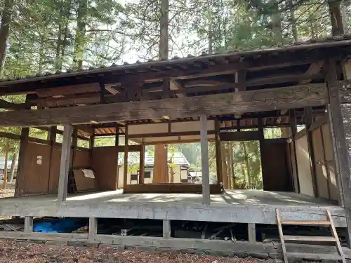 床尾神社の{uncategorized: "未分類", other: "その他", undefined: "問題あり", building: "その他建物", grave: "お墓", sacred_gate: "鳥居", guardian: "狛犬", statue: "像", buddha: "仏像", history: "歴史", nature: "自然", garden: "庭園", animal: "動物", pagoda: "塔", temizu: "手水舎", mountain_gate: "山門・神門", sanctuary: "本殿・本堂", subordinate: "末社・摂社", art: "芸術", scenery: "景色", jizo: "地蔵", ema: "絵馬", goshuin: "御朱印", omikuji: "おみくじ", items: "授与品その他", amulet: "お守り", goshuincho: "御朱印帳", eats: "食事", festival: "お祭り", votive_dance: "神楽", shichigosan: "七五三参", wedding: "結婚式", experience: "体験その他", initially: "初詣", around: "周辺", anti_infection: "感染症対策"}
